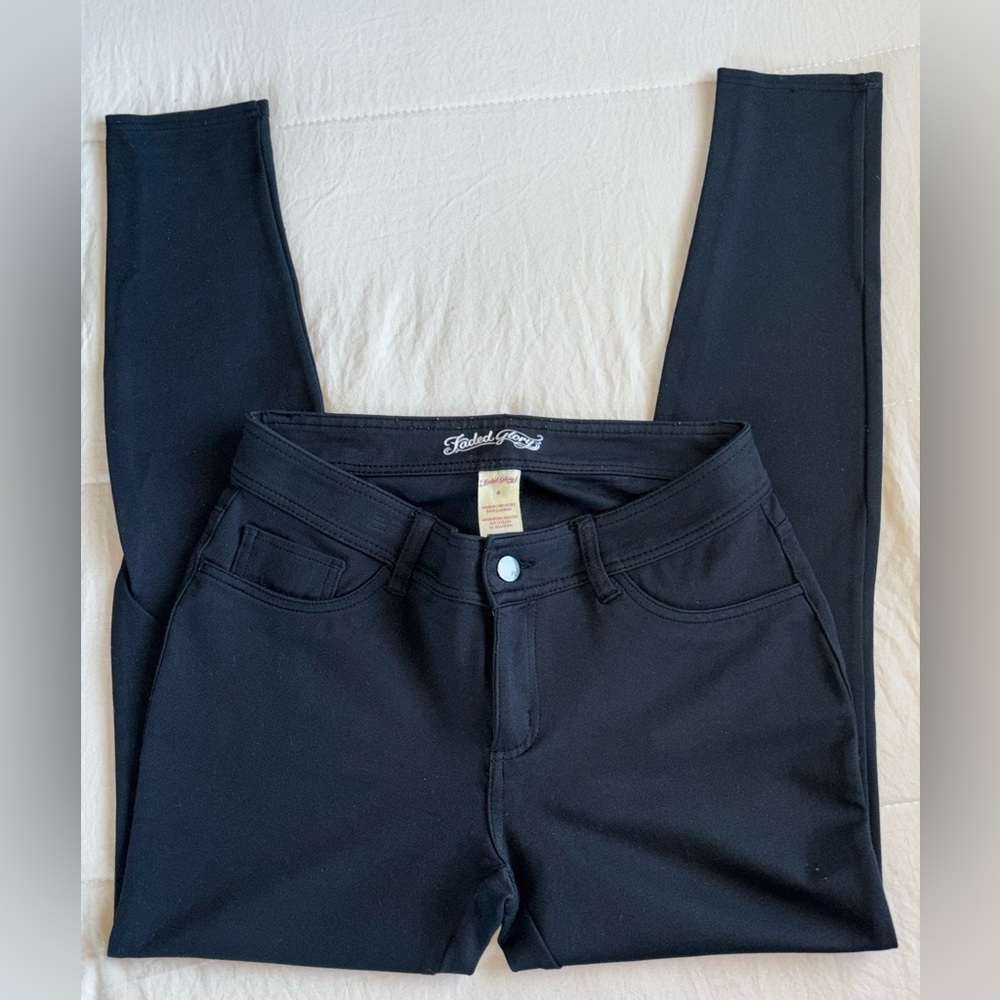 FADED GLORY |  WONENS | Black | Jeggings | back Pockets in back - Picture 6 of 12
